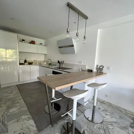 Martinez- Family 100m2 * Cannes